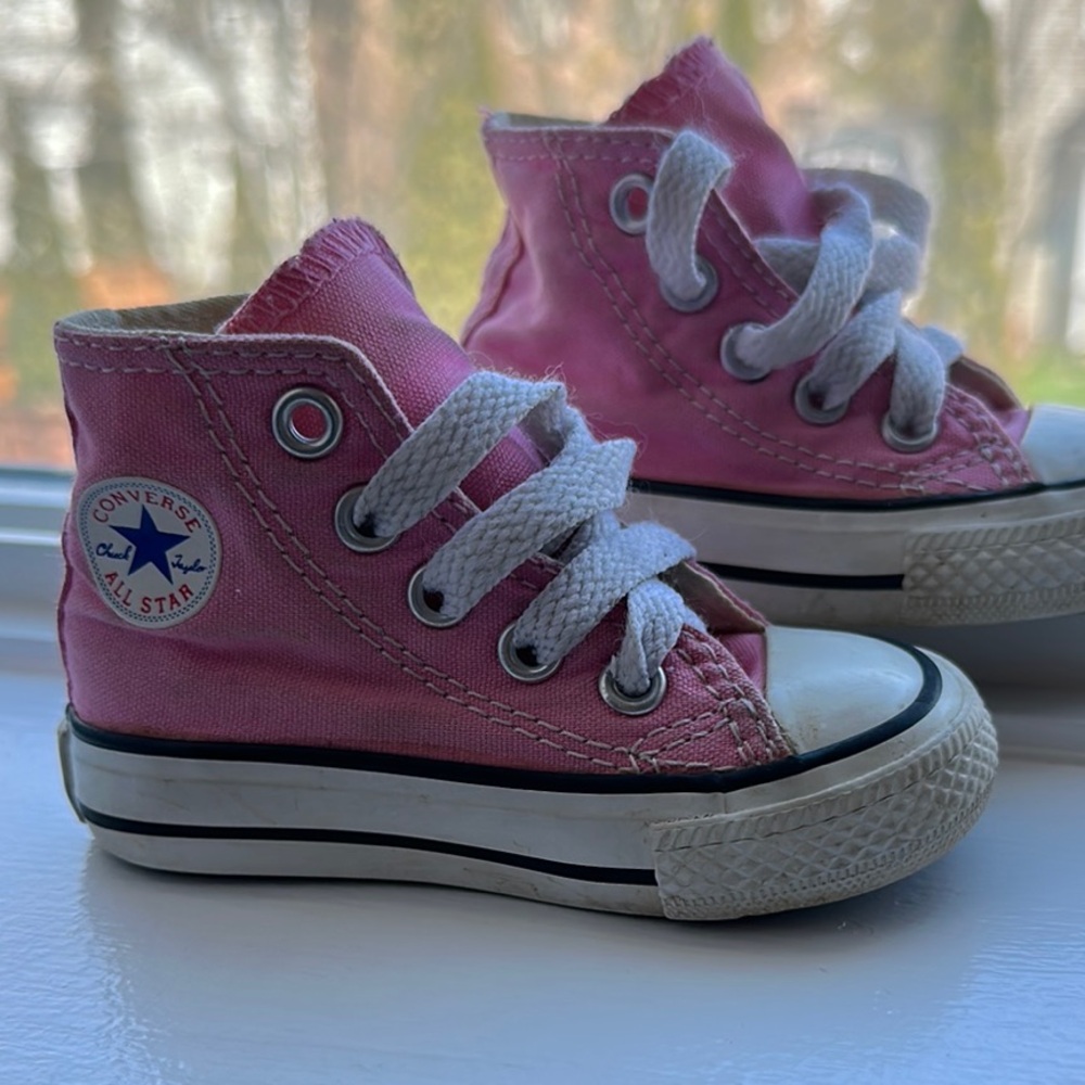 Converse Pink High-Top Sneakers Classic Design